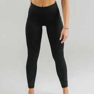 Zyia black pocket light n tight hi rise 7/8 24” leggings